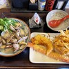 丸亀製麺 - 山盛りあさりうどん、野菜のかき揚げ、ジャンボカニカマ天、かしわ天、明太子おむすび