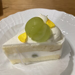 菓子工房 Gluck Yokohama - シャインマスカットのショートケーキ