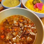 ハブモアカレー - 発酵野菜スープのポークカレー1000円とインド風ポタージュ200円