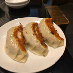 仁 - 大ぶりな餃子（３２０円）