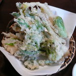 朝日屋 - 山菜の天ぷら(季節限定)