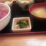 おんじき家ふうど - 生マグロ丼と小鉢