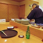 と村 - カウンター席