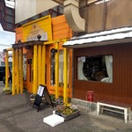 KUMARI RESTAURANT - 外観　お店はT字路にあります。