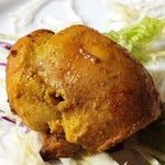 Himarayan - チキンティッカです。鶏もも肉を一口大にカットし、各種スパイスに漬け込みタンドール窯の中で炭火を使いじっくり焼き上げました。骨なしで食べやすいです。