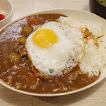 トンテキ食堂8 - カレーライス(850円)+目玉焼き(100円)