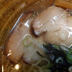 Menkui Ya - チャーシューはバラ肉で数年前よりも
                        美味しく感じる味わい。