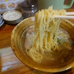 Menkui Ya - 麺は普通な食感。