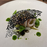 IZA - ヤリイカマリネ、蕗の薹カプナード、イカ墨の煎餅