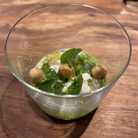 IZA - 赤海老、タラッギ、グリーンピースムース、生姜シロップ煮