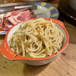 焼肉居酒屋 くまみちゃん  - このスパサラがライス代わりにもってこいなんです。