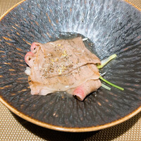 鉄板焼 ステーキ 北野坂 - 野菜の上にお肉＋金粉。お出汁かかった優しい味。