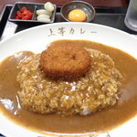 得正 - 「コロッケカレー　卵付」（880円）