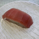 Kappasushi - 2023/04 かっぱのうにとろ祭りの天然まぐろ中とろ…今だけ一貫 100円（税込110円）は全くメニューの写真と違う