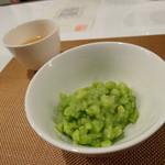 レンゲ - 空豆の炒めもの　アルバ産の白トリュフ塩で