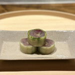 温石 - ずっとご縁のなかった、鯵の胡瓜巻き。
      やっといただけました！
      鯵の美味しさをダイレクトに、胡瓜が爽やか。