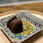 温石 - 椎茸の炭火焼きを、海老味噌のソースで。
      旨味って、ホントに爆発するんですね。