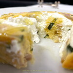 ガストロノミア ヨシ - ポルペターノ 白色のサクっとした食感のチーズを玉子で巻いてあります