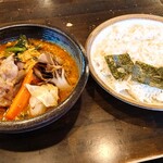 らっきょ＆Star - 【春限定】豚の西京味噌焼きと旬野菜のスープカレー