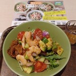 フォレスティカフェ - 海老とアボカドのポキ丼