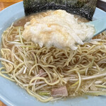 ラーメン 丸子屋 - 少し食感を残したとろろ。