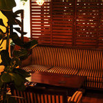 Kurumari - 店内奥には秘密のソファ席あり、ご予約はお早めに！