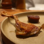 IZA - 鳩のもも肉のコンフィ