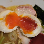 らーめん飛粋 - 味玉断面