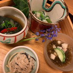 Shunraku Sawada - ナスの煮びたし、じゃがいもの小松菜和え、もずくの酢の物、切り干し大根の和え物的なやつ