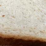 まちのパーラー - 全粒粉の食パン　のアップ