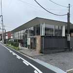 まちのパーラー - お店は保育園に併設