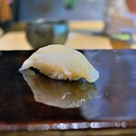 鮨 三心 - 包丁の目を超繊細にいれた、剣先イカ。