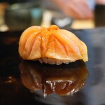 鮨 三心 - すごーく肉厚な赤貝。