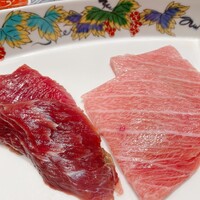 焼うお いし川 名古屋 - ネタアップ(左:鮪ほほ肉、右:中トロ)