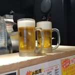 Yakiniku Kurotetsu - カウンターから生ビールとご対面