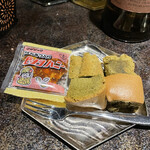 バー エグザゴーヌ - R5.1  チャームは台湾カステラとピーナッツハニー