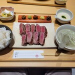 牛たん けやき - 上たん超極厚切れ定食 3枚 9切3850円