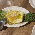 タベルナ・バルボーネ - グリーアスパラのビスマルク風