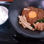 ぴっといん丼・丼 みそ屋麺助 - カラメン、750円