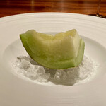 蒼 - 浜松より 天使音マスクメロン
      いつも書いてしまいますが、静岡万歳！！
      こんなに甘くて美味しいメロンは、蒼さんでしか食べたことがございません！