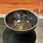 蒼 - 愛媛 藤本さんより 神経締め真鍋のコンソメ
      真鯛を一本丸々使ったコンソメ、鯛の頭と骨で出汁を取り切身も一匹そのままに、自然で豊かな甘み。
      余分な物は一切加えないコンソメ、しみじみ美味しく沁みます♪