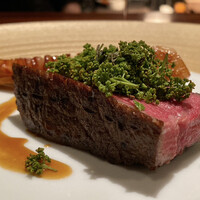 蒼 - 上田畜産 但馬玄の炭火焼き 京都 田原さんの筍
                    ヒレ肉がまた大きい！
                    こんなに惜しげもなく但馬玄をいただけるのは、ただただ峯村chefに感謝しかありません！
                    合わせた花山椒の風味と一緒に激うまです！