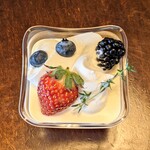 パティスリー もなみ - ベリーのチーズケーキ
