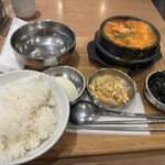 純豆腐 中山豆腐店 - 海鮮スンドゥブ定食1,050円税別辛さは普通