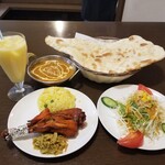 ナマステネパール - ヒマラヤンセット 1500円(税込1650円) ※お好きなカレー:ガーリックチキンカレー/お好きなドリンク:マンゴーラッシー