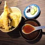 Soba Yasutake - ミニ丼セットの天丼(1,500円税抜)　やさしいサイズです