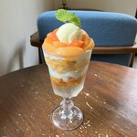 静かな時間を過ごすためのカフェCafePatra - あんずパフェ