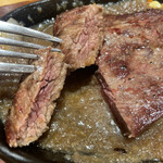 ステーキ宮 - お肉小さいのでレアをお願いしたけど絶対レアじゃない