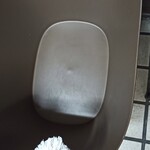 らーめん弥七 - 荷物かご。めっちゃ大きい