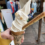 ミルクト - ソフトクリーム330円